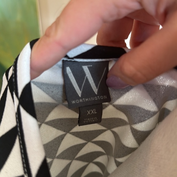 ๐2xHost Pick๐ Worthington Geometric Blouse - Picture 7 of 7